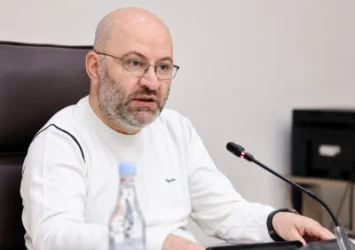 Դավիթ Առուշանյանը հրաժարվել է մանդատից, կշարունակի աշխատել Շիրակի մարզպետ