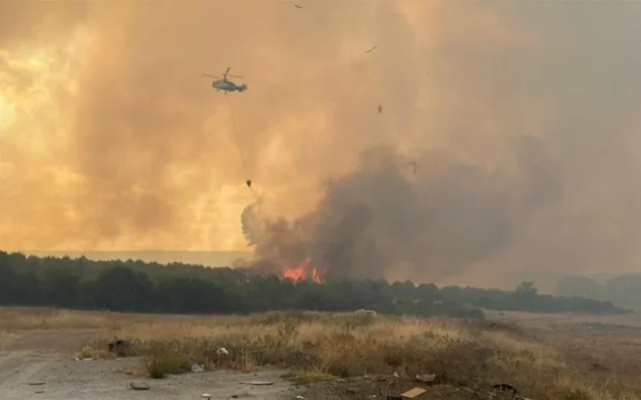 Թուրքիայում անտառային հրդեհը մոտենում է բնակելի թաղամասերին