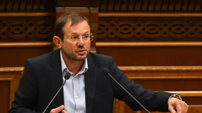 Մայրաքաղաքը 2-րդ օրն է խեղդվում է թունավոր ծխի մեջ․ Գեղամ Մանուկյան