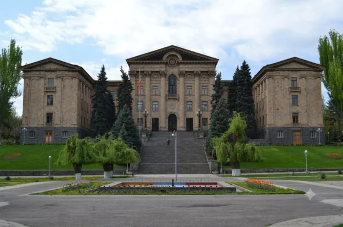 Որ հանձնաժողովները «կհանձնվեն» ընդդիմությանը. «Հրապարակ»