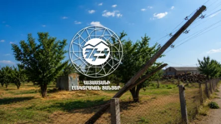 Գիշերվա ուժեղ քամու հետևանքները․ հենասյուներ են շրջվել, մի շարք բնակավայրեր մնացել են առանց հոսանքի