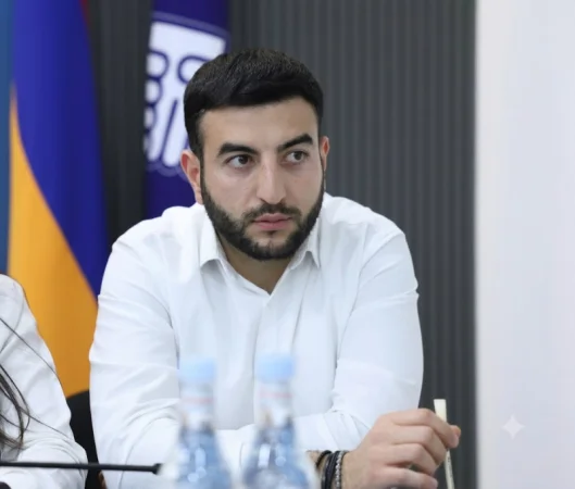 Միքայել Խաչատրյանը վայր է դնում ավագանու մանդատը