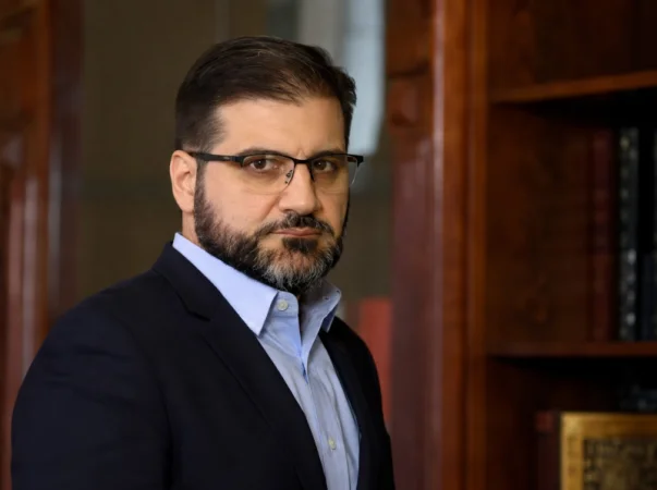 Կառավարությունն անհատույց տարածք է տրամադրել Արման Բաբաջանյանին պատկանող լրատվամիջոցին 