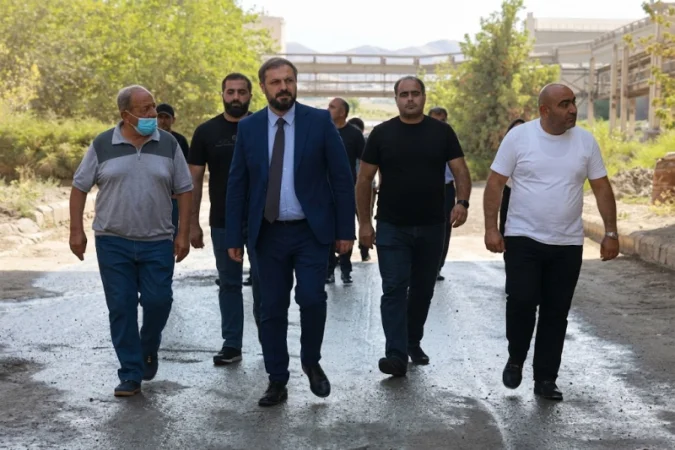 Պապոյանն այցելել է պետության կառավարմանն անցած «Արարատցեմենտ» գործարան