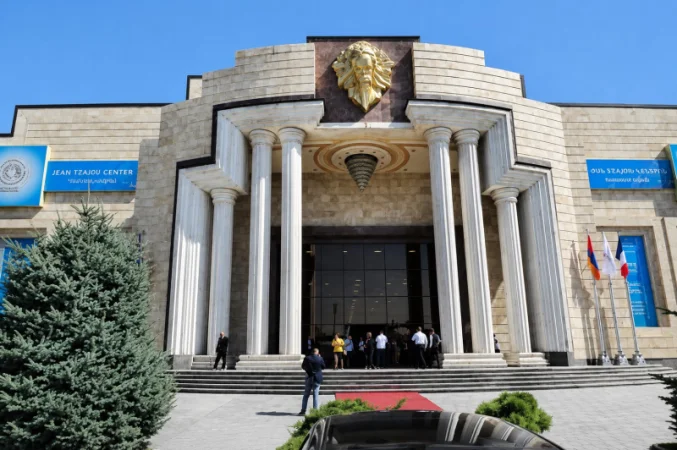 «Առինջ մոլի» աշխատակիցները ստորագրահավաք են սկսել. պահանջում են վերաբացել կապարակնքված տաղավարները