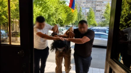 ԲԱՑԱՌԻԿ ԿԱԴՐԵՐ. Ինչպես են բերման ենթարկում Մուրացանի փողոցի հանցագործության մասնակիցներին