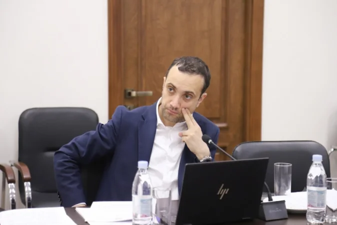Ինձ մեկ է, թե ով է «Հայփոստի» տնօրենը, բացատրեք միլիարդների ծախսը. Իոաննիսյան