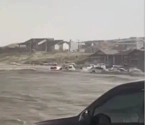 ՏԵՍԱՆՅՈՒԹ. Բրազիլիայում ցիկլոնը տասնյակ մեքենաներ քշել է ծով