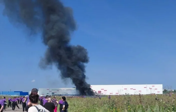 В Екатеринбурге вспыльчился пожар на складе Wildberries после атаки БПЛА