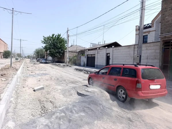 Dangerous Manholes and Choking Dust: Why Are the Roads in Ejmiatsin Being Renovated Slowly?