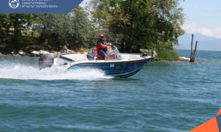 Rescue Workers Bring Citizen Safely to Shore