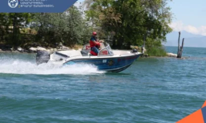 Rescue Workers Bring Citizen Safely to Shore