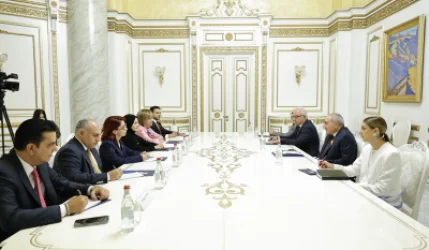 Pashinyan Discusses Peace Agenda and TRIPP Project with Arab Ambassadors