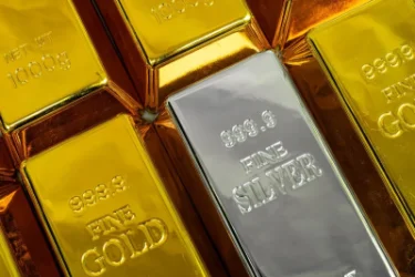 Dollar, Euro, and Ruble Depreciate While Gold Prices Increase