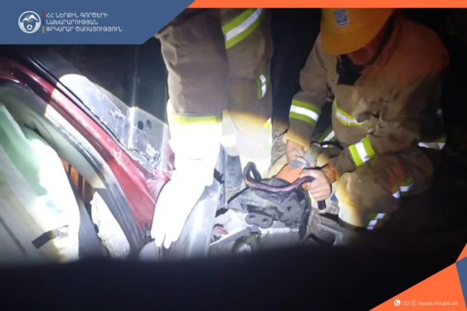 Car Accident in Vayots Dzor: Rescuers Extricate Trapped Citizen