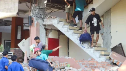 At Least 38 Killed in 7.7 Magnitude Earthquake in Indonesia