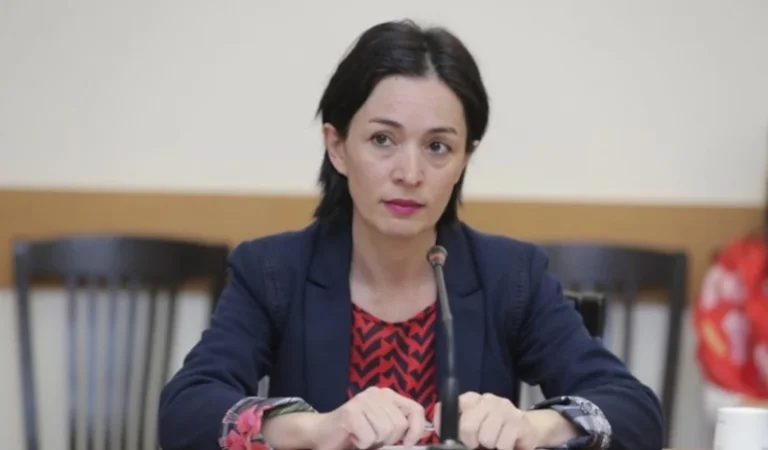 Ժաննա Անդրեասյանը ԵՊՀ-ի ռեկտրի հրաժարականի հարցը բարձրացնելու մասին