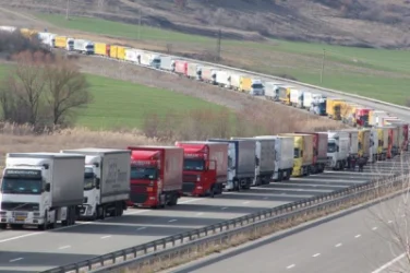 Հազարավոր մեքենաներ հերթում․ Ադրբեջանն ու Վրաստանը որոշում են կայացրել
