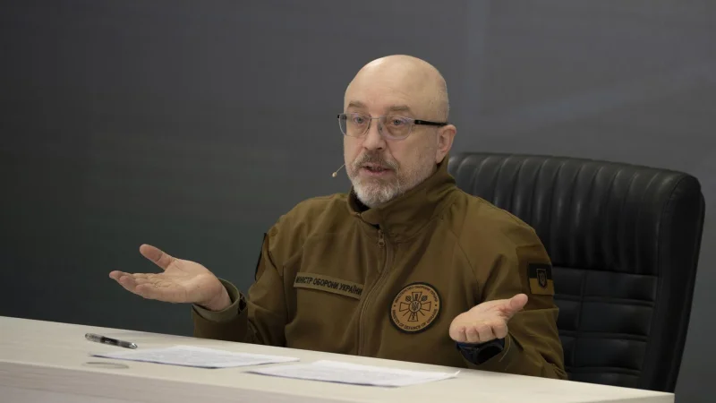 Former Ukrainian Defense Minister Calls for Mandatory Military Draft for Women