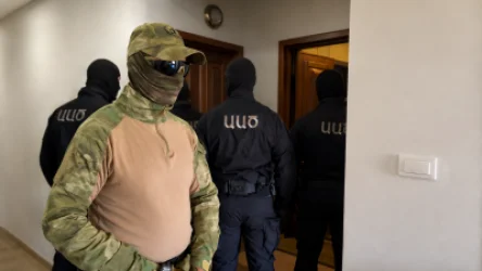 Video: Intrusion into the Home of MP Levon Kocharian in the Morning, Mesrop Manukyan