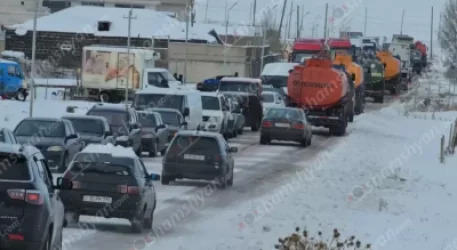 ՏԵՍԱՆՅՈՒԹ․ 600-ից ավելի ավտոմեքենա՝ 4 կիլոմետրանոց խցանման մեջ․ Արտակարգ իրավիճակ՝ Արագածոտնի մարզում