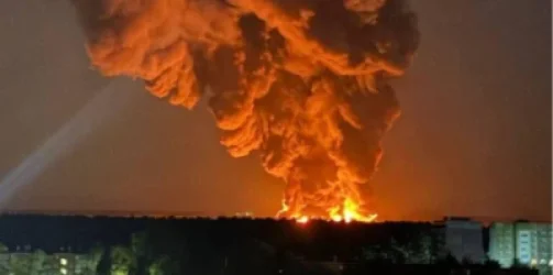 Situation Escalates in Kotovsk After Fire at Wildberries Warehouse: Residents Urged to Stay Indoors