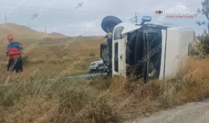 Խոշոր վթար Գեղարքունիքում․ «Ford Transit»-ը կողաշրջվել է, «Tesla»-ն՝ հայտնվել ձորում․ կա 11 վիրավոր