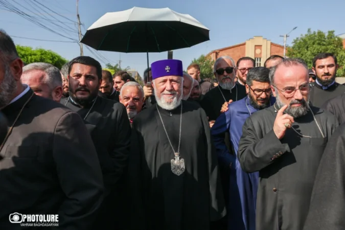 Garegin II and Bishops Will Not Attend Tomorrow's Court Session: Ara Zohrabyan