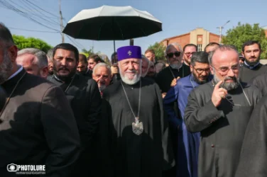Գարեգին Բ-ն ու եպիսկոպոսները չեն ներկայանա վաղվա դատական նիստին․ Արա Զոհրաբյան