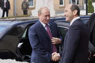 Путин поздравил Роберта Кочаряна с днем рождения