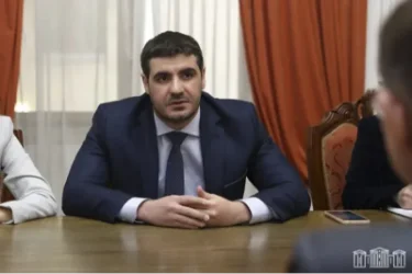 Ձյուն գա ձեր աննրբանկատ, երևույթների էությունը չհասկացող գլուխներին. Արման Եղոյան