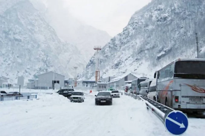 Լարսը բաց է թեթև և ուղևորատար տրանսպորտի համար