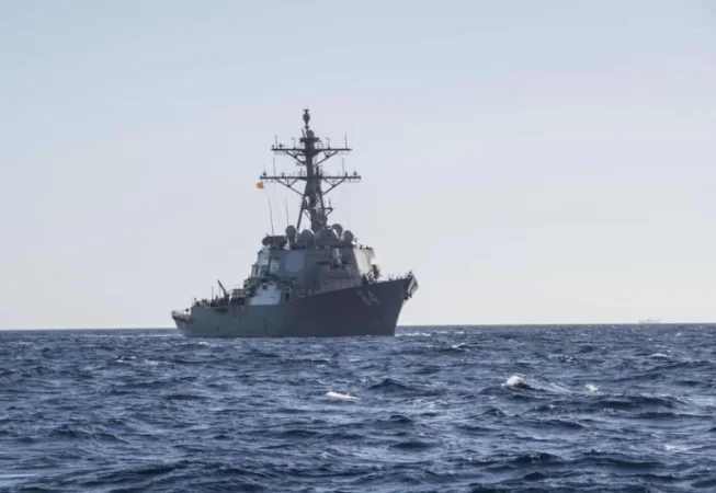 ԱՄՆ ռազմածովային ուժերի կործանիչը հրթիռային հարձակման է ենթարկվել Արաբական ծովում