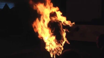 Քաղաքացին բենզինը լցրել է վրան․ ինչ է կատարվել Հարկադիրի շենքի դիմաց․ Armlur