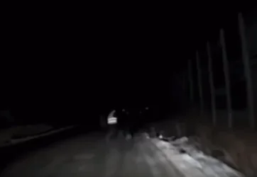 18+ ՏԵՍԱՆՅՈՒԹ. Զինվորականը մեքենայով մխրճվել է ժամկետային զինծառայողների ամբոխի մեջ. ՌԴ