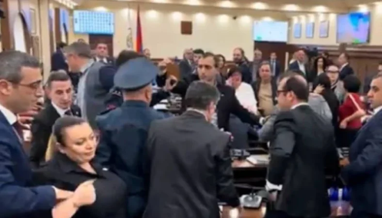 Երևանի քաղաքապետարանի միջադեպից 20 օր անց. ուր են մեղադրյաները. «Ժողովուրդ»