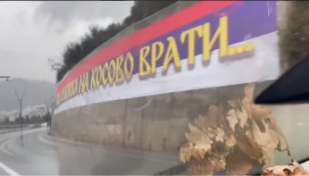 ՏԵՍԱՆՅՈՒԹ. «Չեռնոգորցիները որպես առանձին ազգ գոյություն չունեն» գրությամբ վահանակներ` Բուդվայում