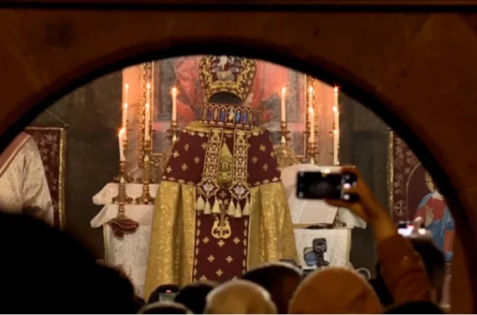 Ճրագալույցի պատարագն անցկացրել է Արցախի թեմի առաջնորդը. ներկա են եղել նաև Սամվել Շահրամանյանն ու Գարեգին Բ-ն