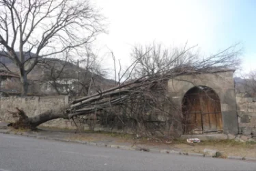 ԼՈՒՍԱՆԿԱՐՆԵՐ. Գորիսում ուժեղ քամին ավերածություններ է առաջացրել