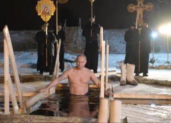 ՏԵՍԱՆՅՈՒԹ․ Պուտինը՝ մկրտության համար սառցե փոսում