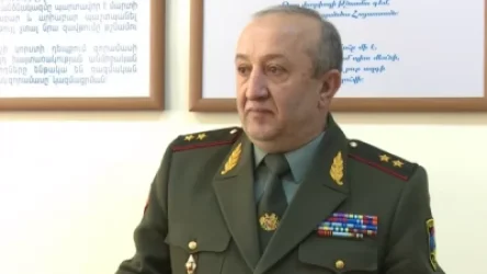 Դանակը հասել է ոսկորին. Մովսես Հակոբյանը՝ ԳՇ-ի՝ վարչապետի հրաժարականի մասին. ArmDaily .am