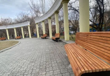 Ավինյանը՝ տեռասային տախտակներից նստարանների փոխարեն ավելի էժանները տեղադրելու մասին