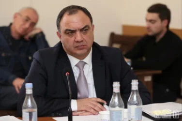 «Պարոն Քոչարյան ջան, մեզ նվիրաբերած պլանշետները լրիվ չաշխատեցին, մենք էլ փորձեցինք ավելի որակյալ բան բերենք»․ Վահե Ղազարյան