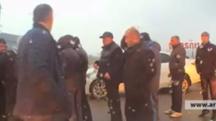ՏԵՍԱՆՅՈՒԹ․ ԱՀ Մարտունու քաղաքապետը փակել է ճանապարհը և խոչընդոտել Արցախի հեղափոխական կուսակցության ներկայացուցիչների մուտքը