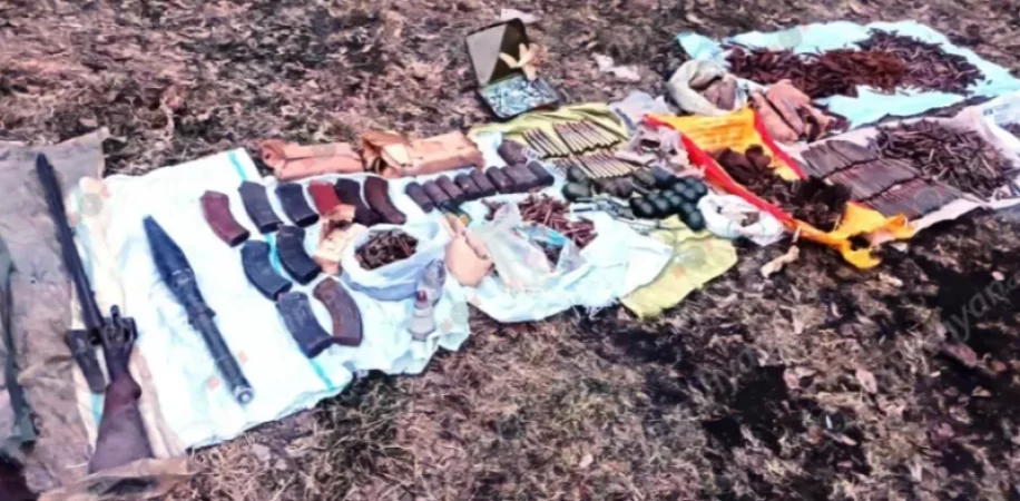 ԼՈՒՍԱՆԿԱՐՆԵՐ. 44-օրյայի մասնակիցը հանձնել է պատերազմից իր հետ բերած մեծաքանակ զենք-զինամթերք