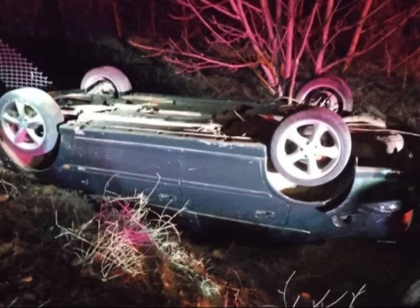 «Opel»-ը դուրս է եկել ճանապարհի երթևեկելի հատվածից և գլխիվայր շրջվել երկաթյա ցանկապատի վրա