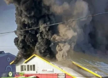 ՏԵՍԱՆՅՈՒԹ․ Հրդեհ՝ առևտրային սրահներում․ հաշված րոպեների ընթացքում փլուզվել է տանիքը․ ՌԴ