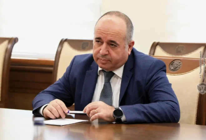 «Ադրբեջանի հետ պայմանավորվել էինք, որ նրանք հետ կքաշվեն, սակայն Փաշինյանն ինձ պաշտոնանկ արեց». Արշակ Կարապետյան