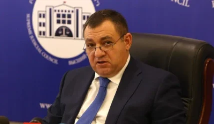 Մոտ 8 ժամ խուզարկել են Վարդազարյանի բնակարանը. տեսանկարահանվել է. «Ժողովուրդ»