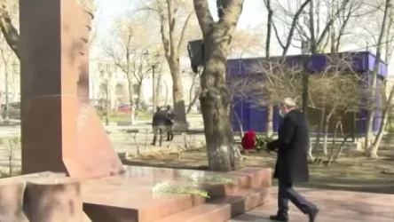 Փաշինյանն այսօր ծաղիկներ է խոնարհել սպարապետ Վազգեն Սարգսյանի կիսանդրու առջև